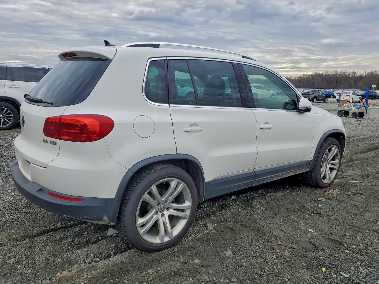 2013 Volkswagen Tiguan S - Image 3