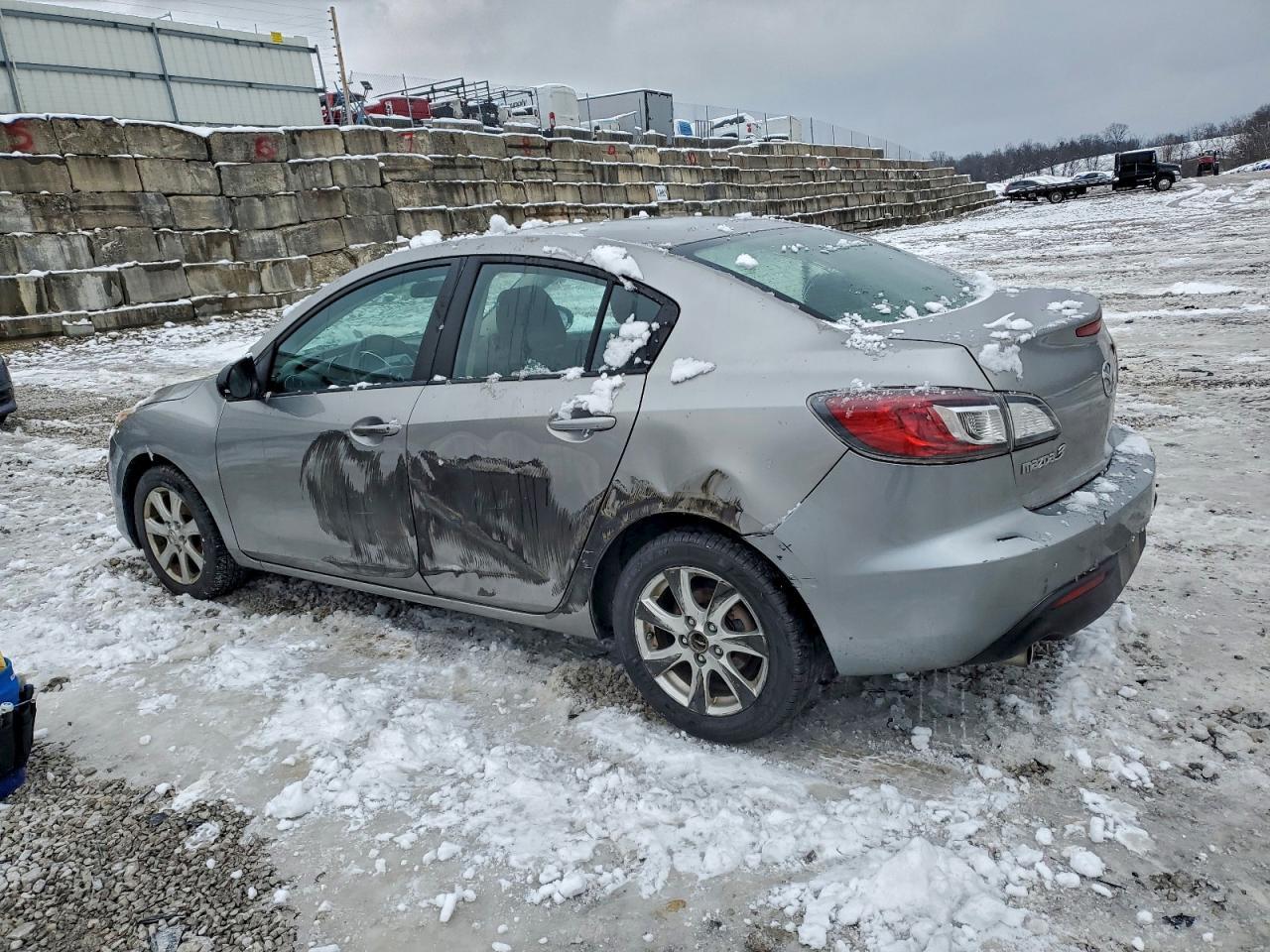 2011 Mazda 3 I - Image 2
