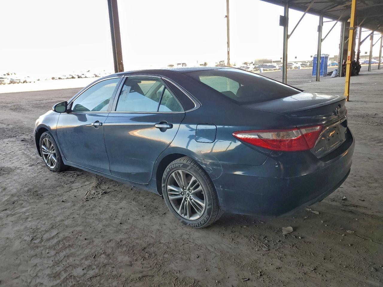 2015 Toyota Camry Le - Фото 2