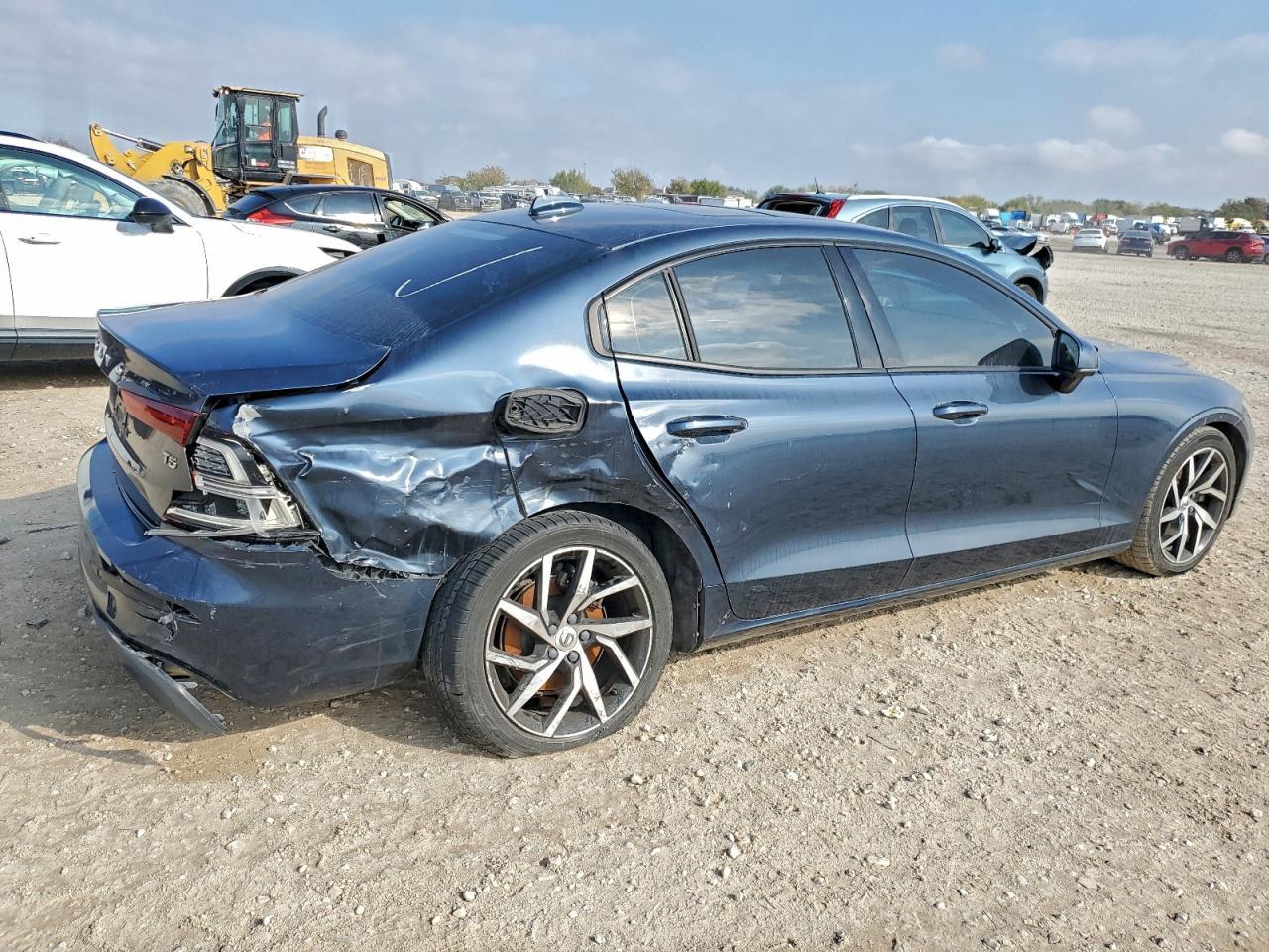 2020 Volvo S60 T5 Momentum - Image 3