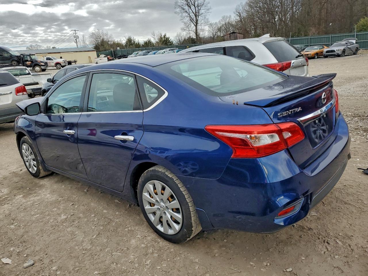 2016 Nissan Sentra S - Фото 2