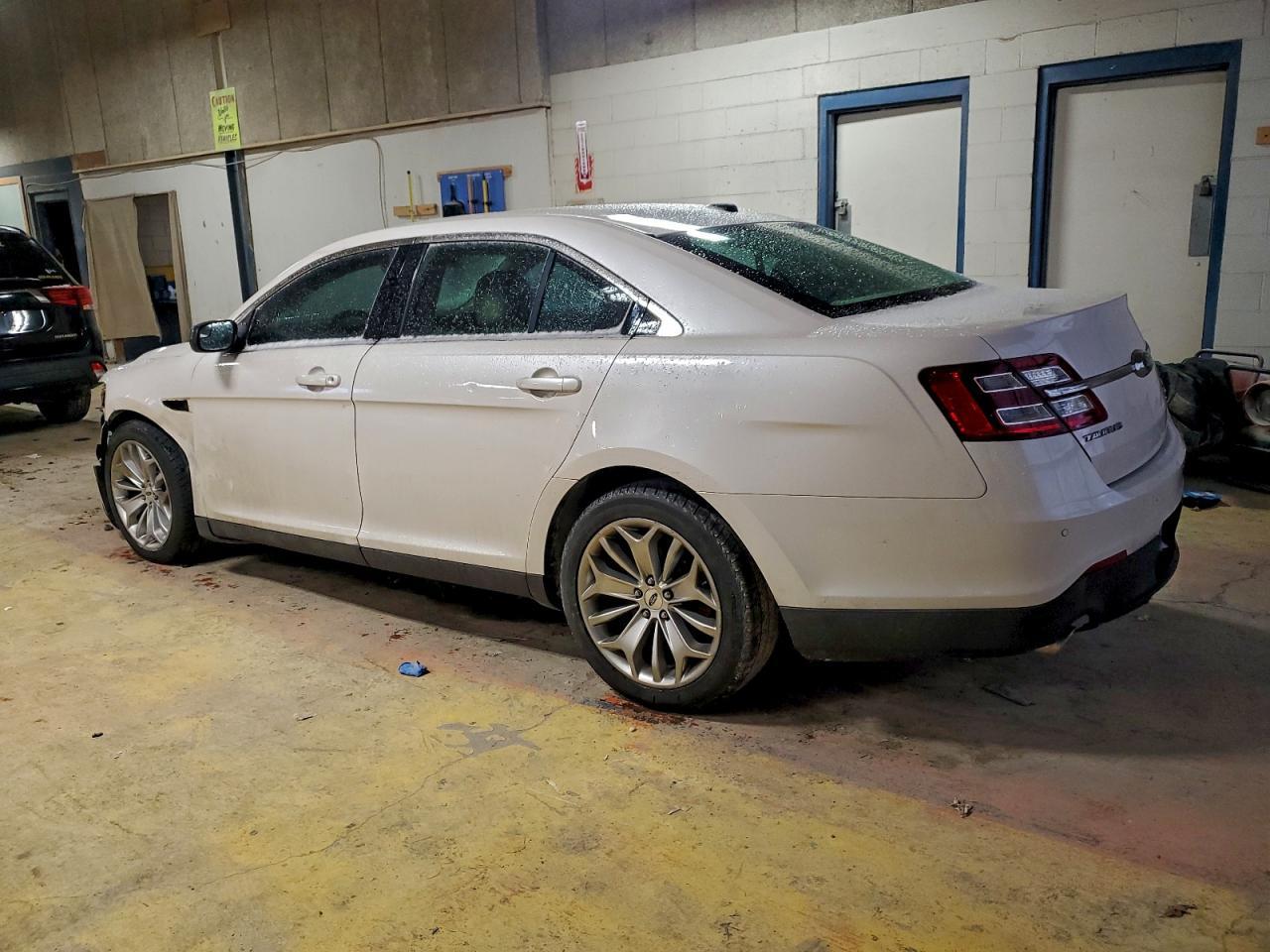 2015 Ford Taurus Limited - Image 2