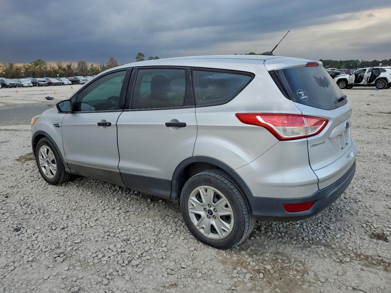 2015 Ford Escape S - Фото 2