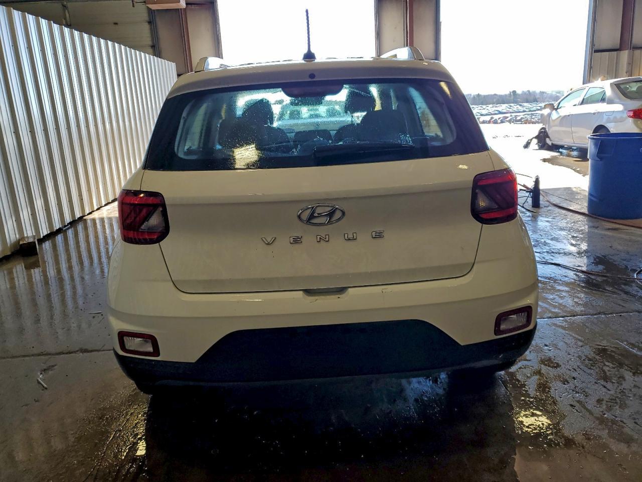 2023 Hyundai Venue Sel - Image 6