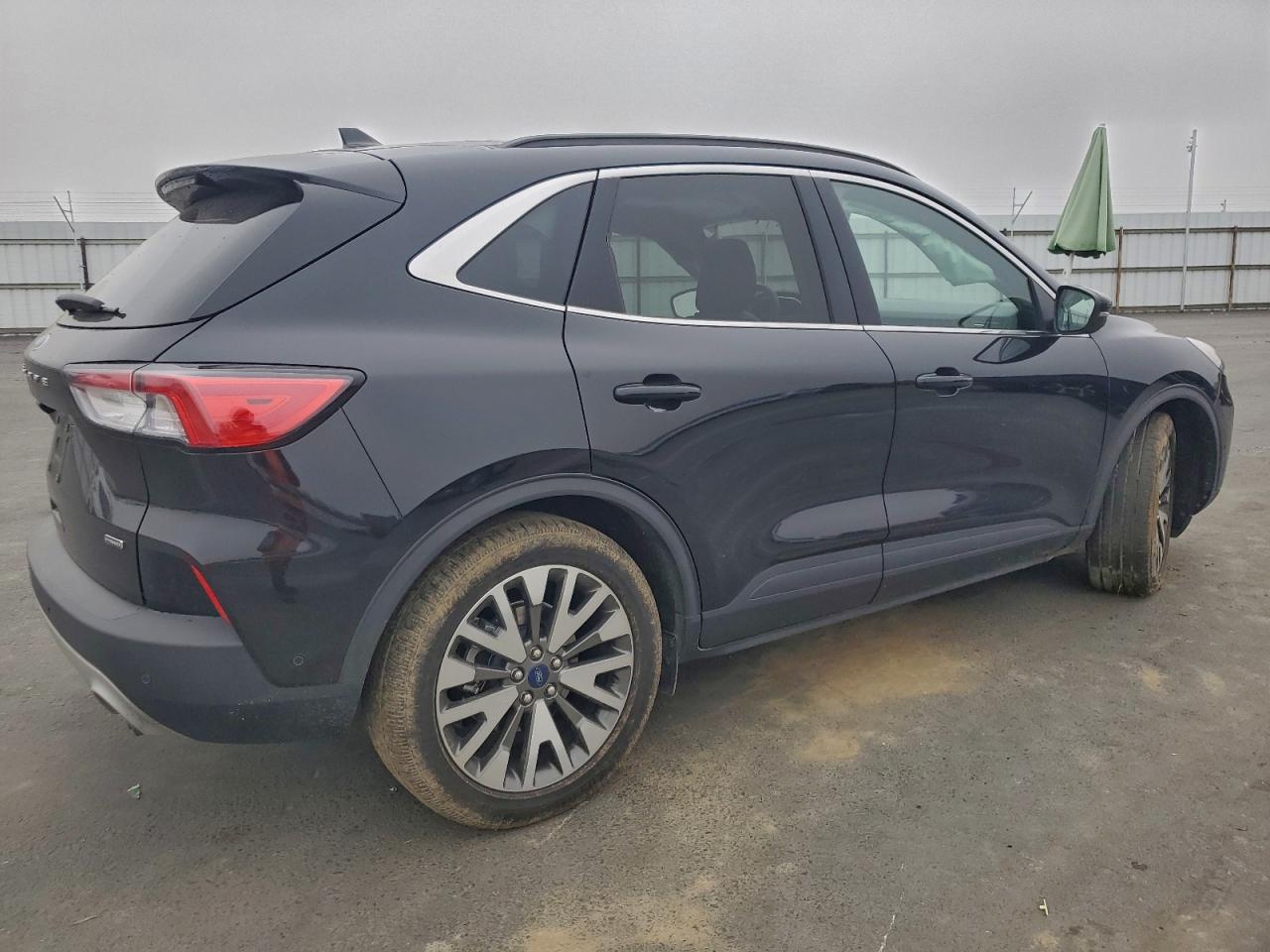 2020 Ford Escape Titanium - Image 3
