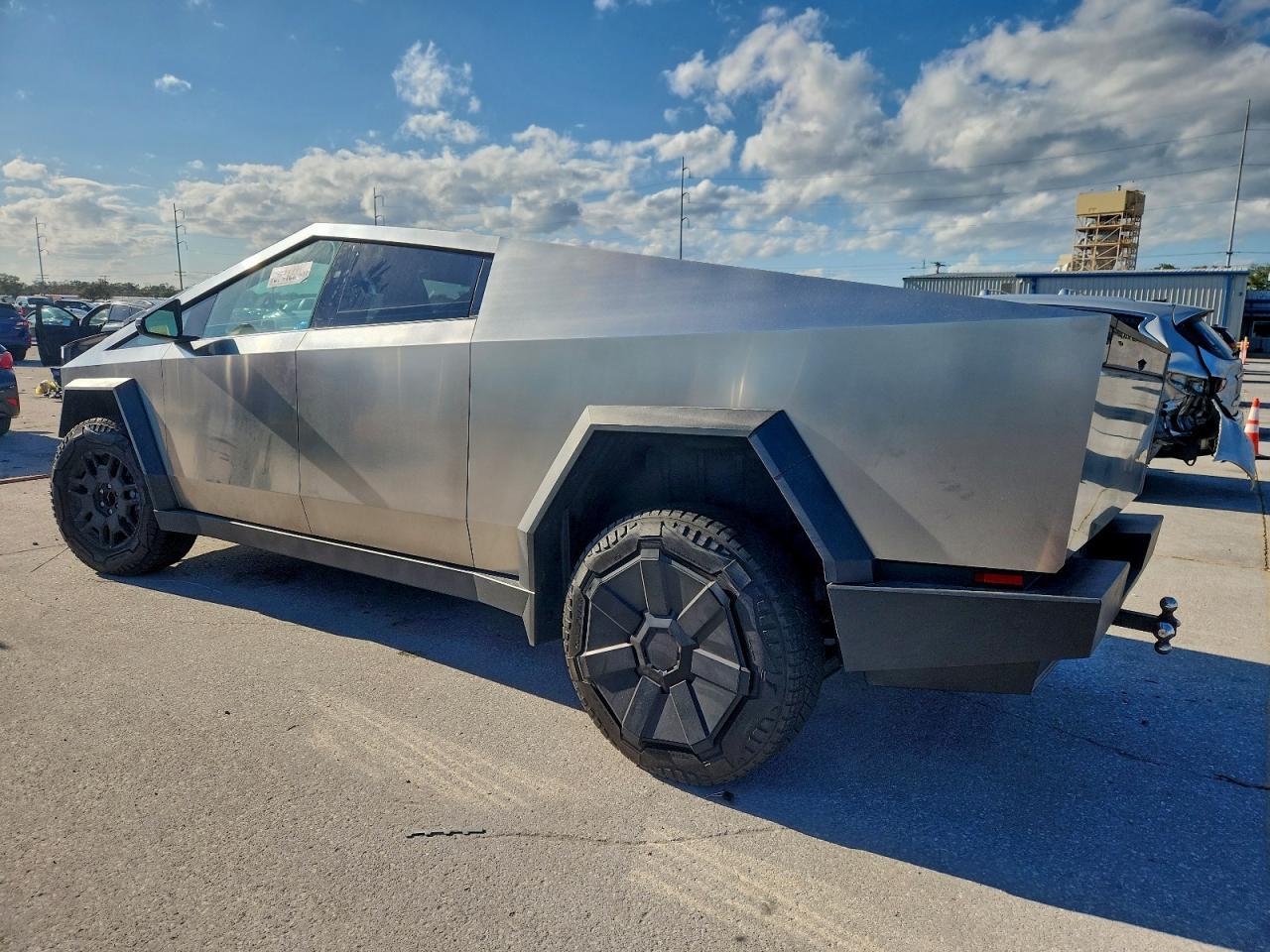 2024 Tesla Cybertruck - Фото 2