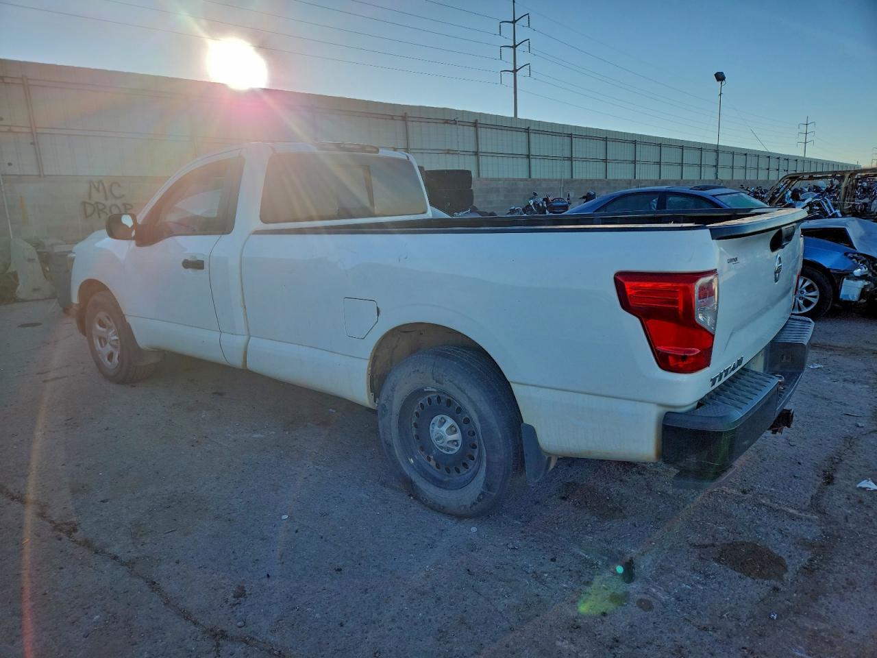 2019 Nissan Titan S - Фото 2