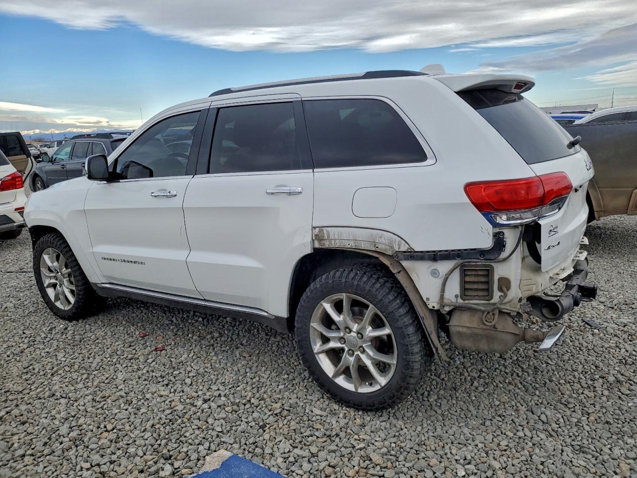 2015 Jeep Grand Cherokee Summit - Image 2
