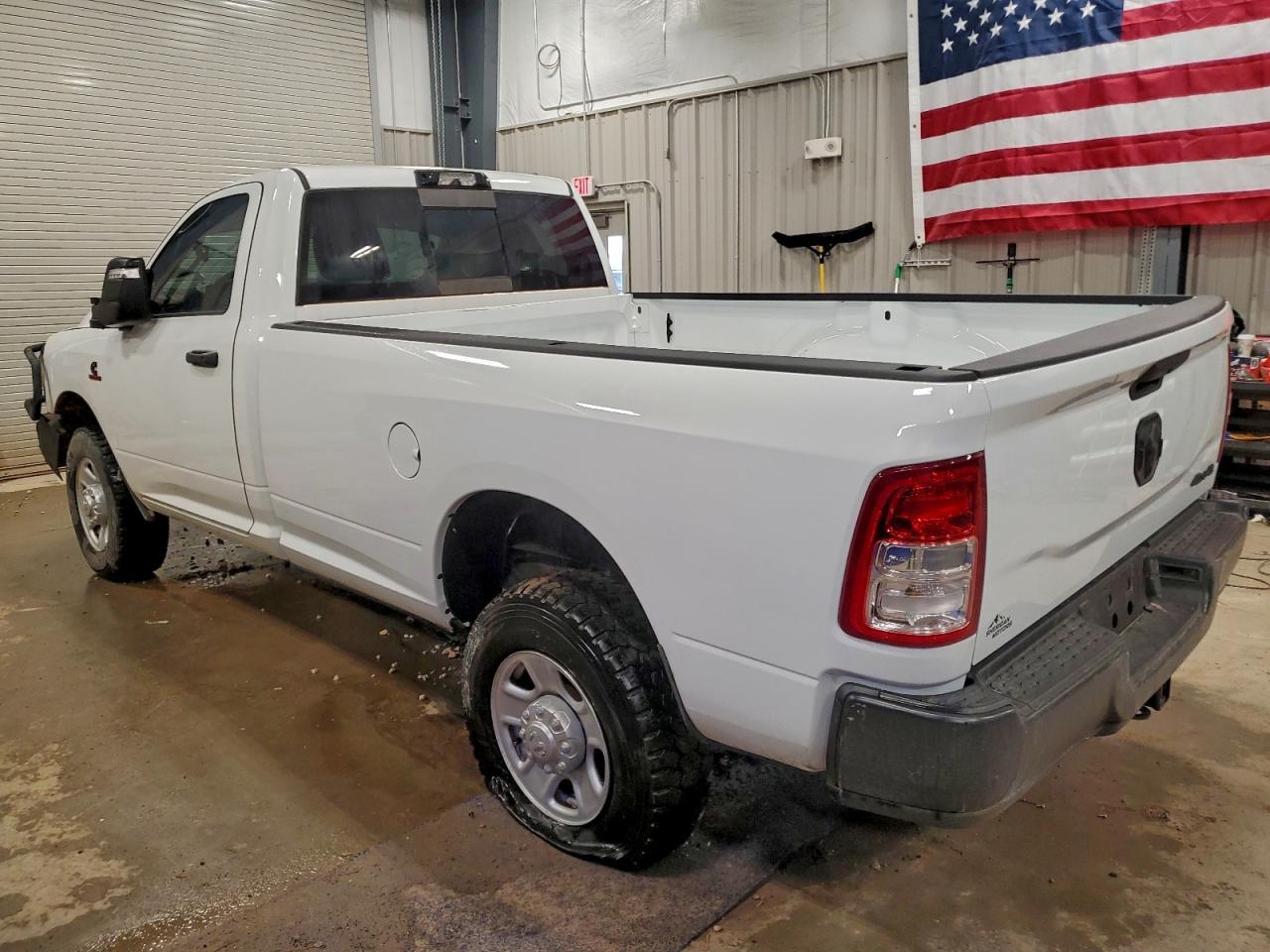 2023 Ram 3500Tradesman Reg 6 - Фото 2