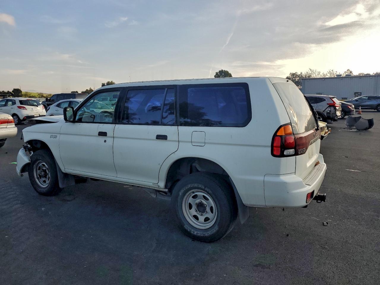 2000 Mitsubishi Montero Sport Es - Фото 2