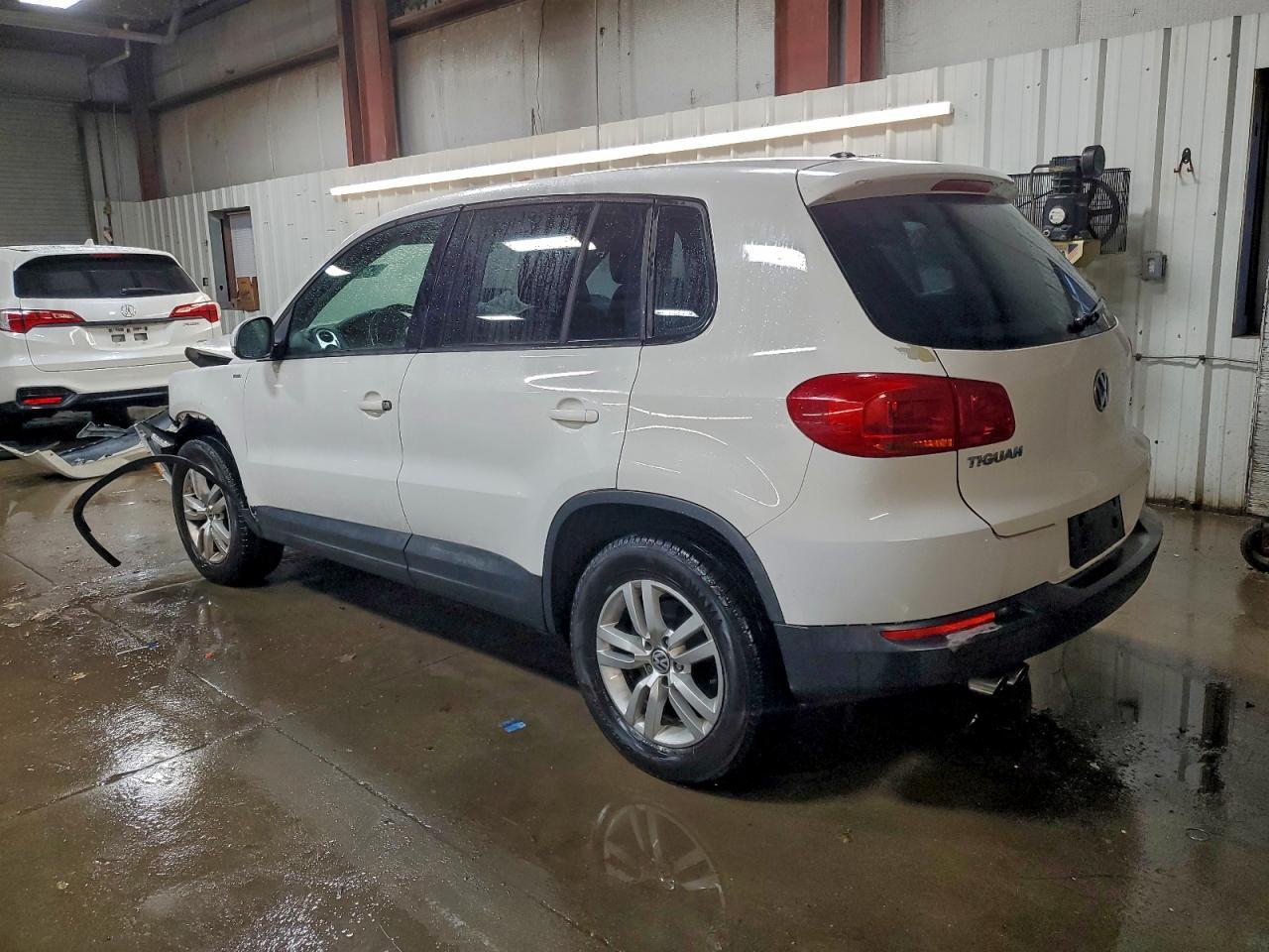 2013 Volkswagen Tiguan S - Фото 2
