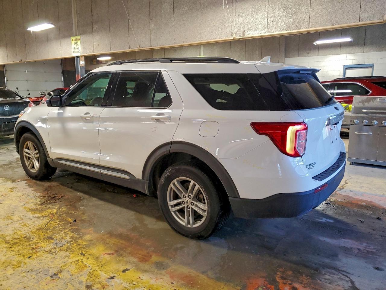 2023 Ford Explorer Xlt - Фото 2