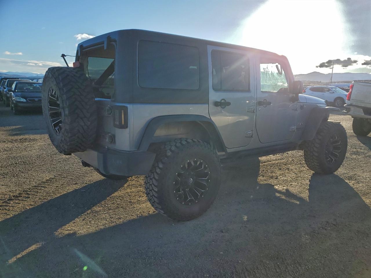 2017 Jeep Wrangler Unlimited Sahara - Image 3
