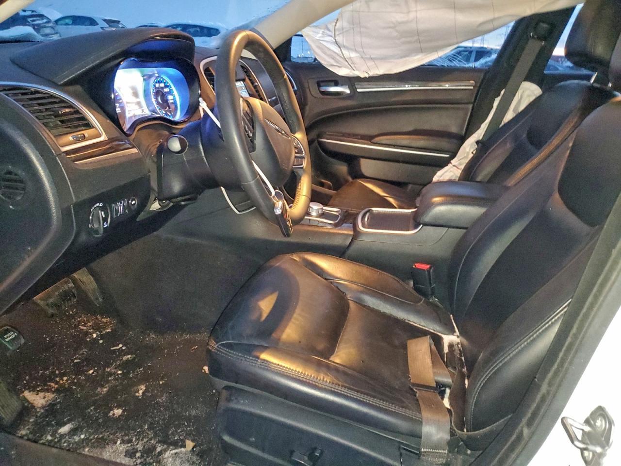 2022 Chrysler 300 Touring L - Image 7