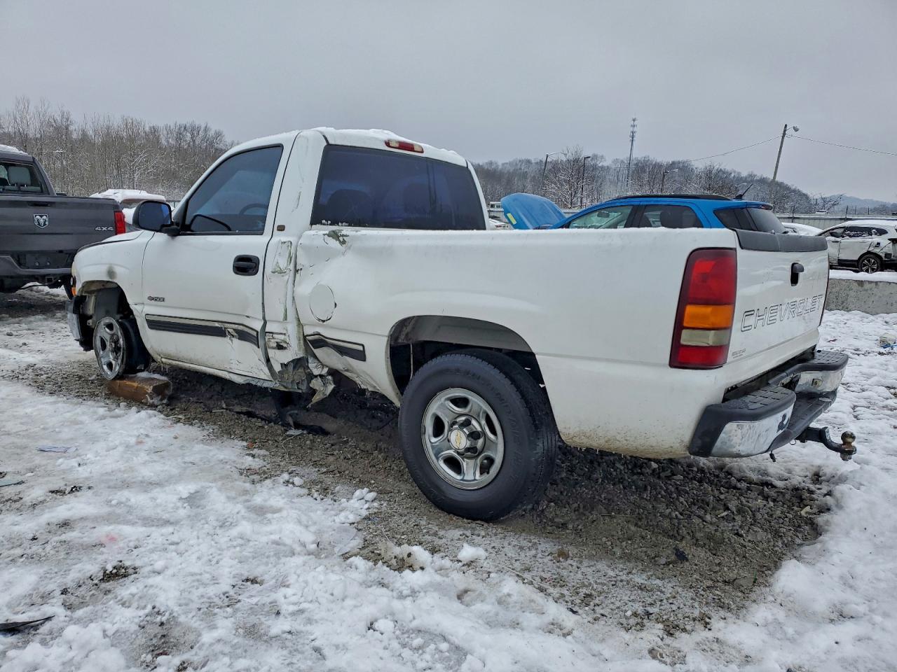 2001 Chevrolet Silverado C1500 - Image 2