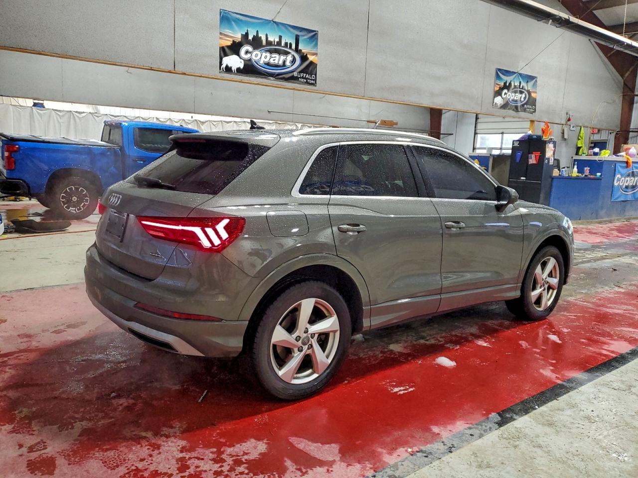 2020 Audi Q3 Premium Plus - Фото 3
