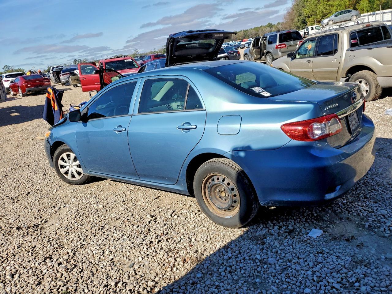 2013 Toyota Corolla Base - Фото 2