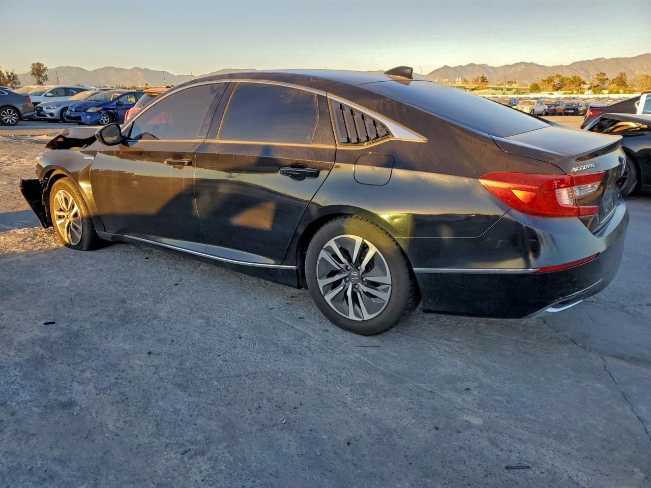 2021 Honda Accord Hybrid Ex - Фото 2