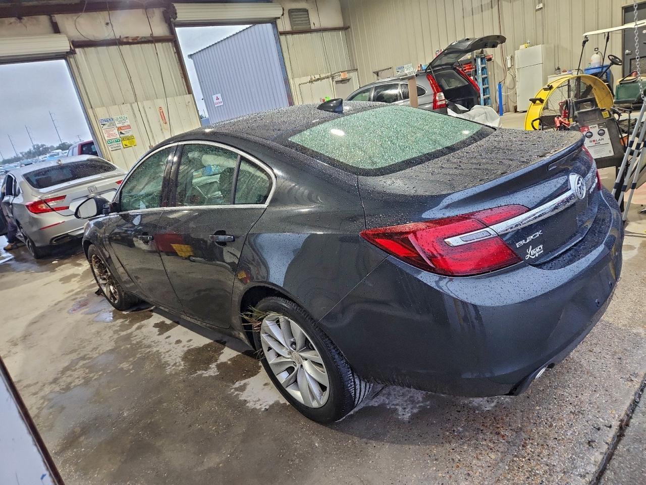 2016 Buick Regal - Image 2