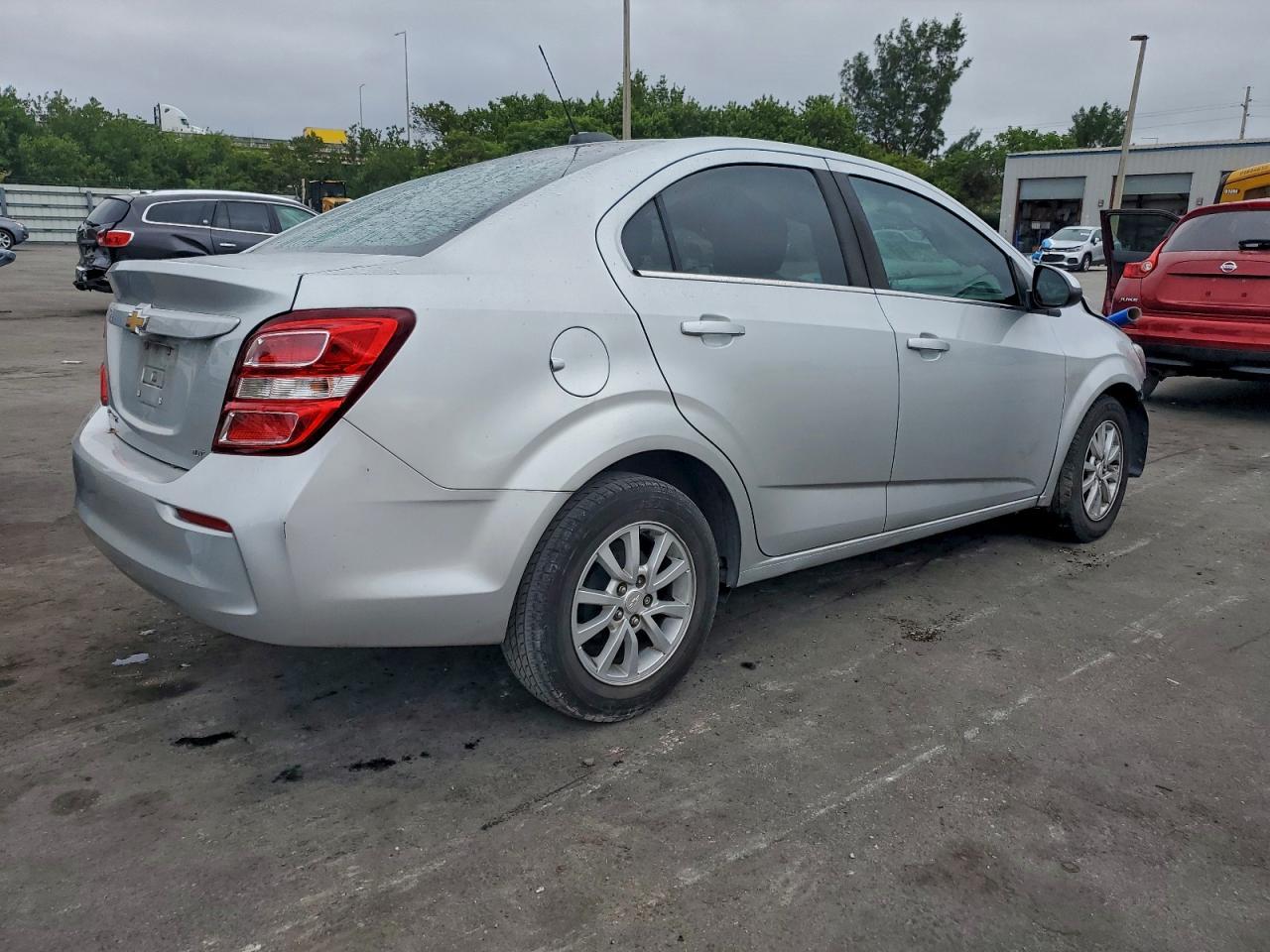 2017 Chevrolet Sonic Lt - Image 3