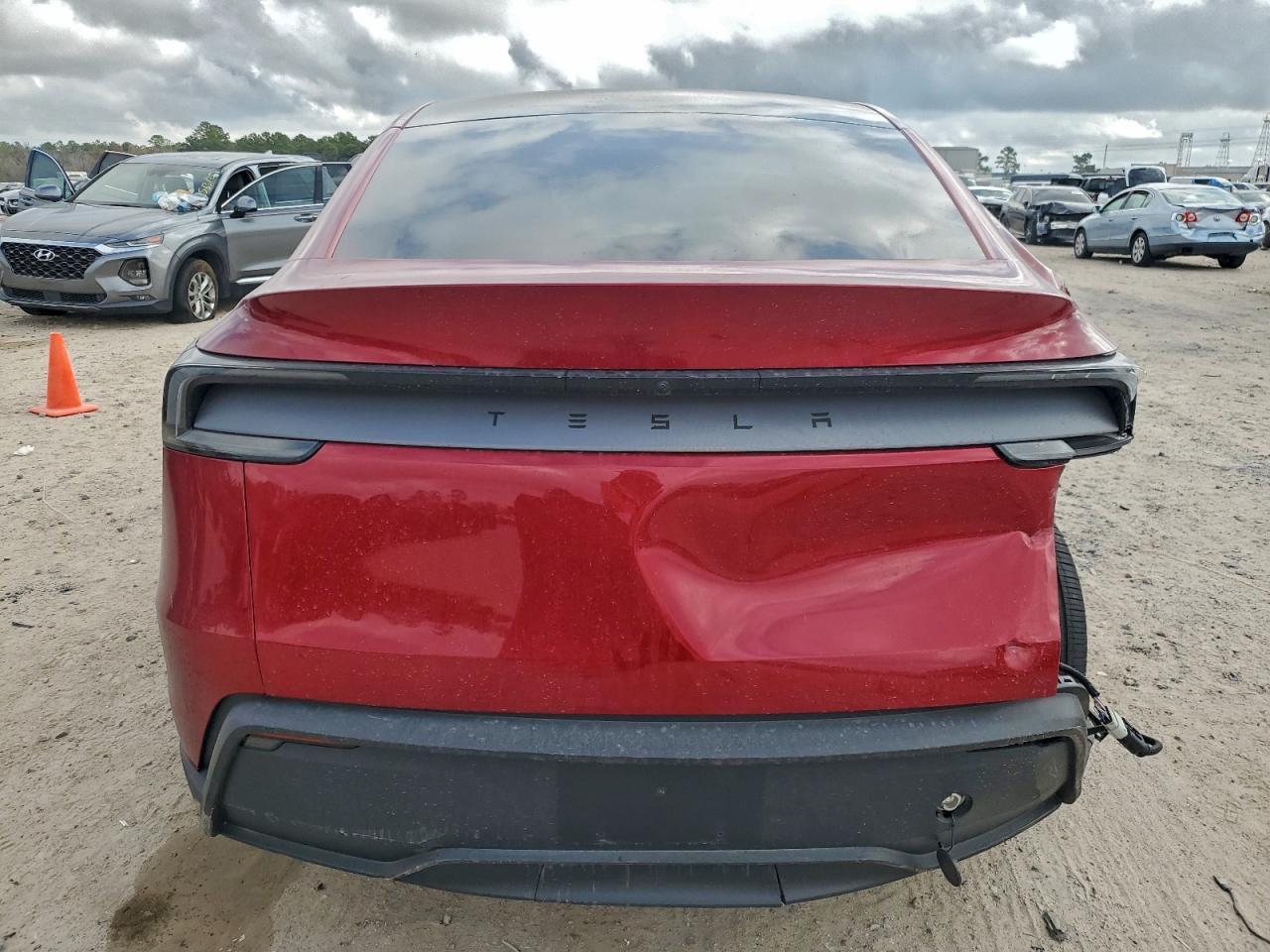 2026 Tesla Model Y - Фото 6