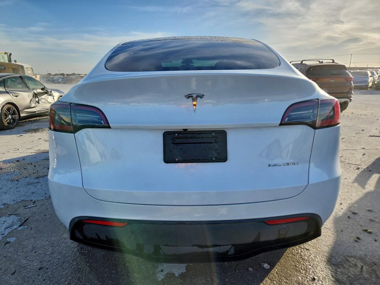 2023 Tesla Model Y - Фото 6