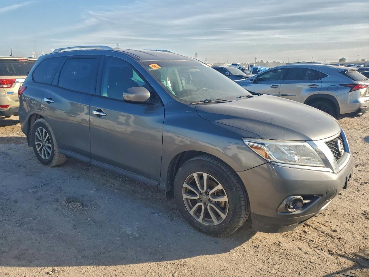 2015 Nissan Pathfinder S - Image 4