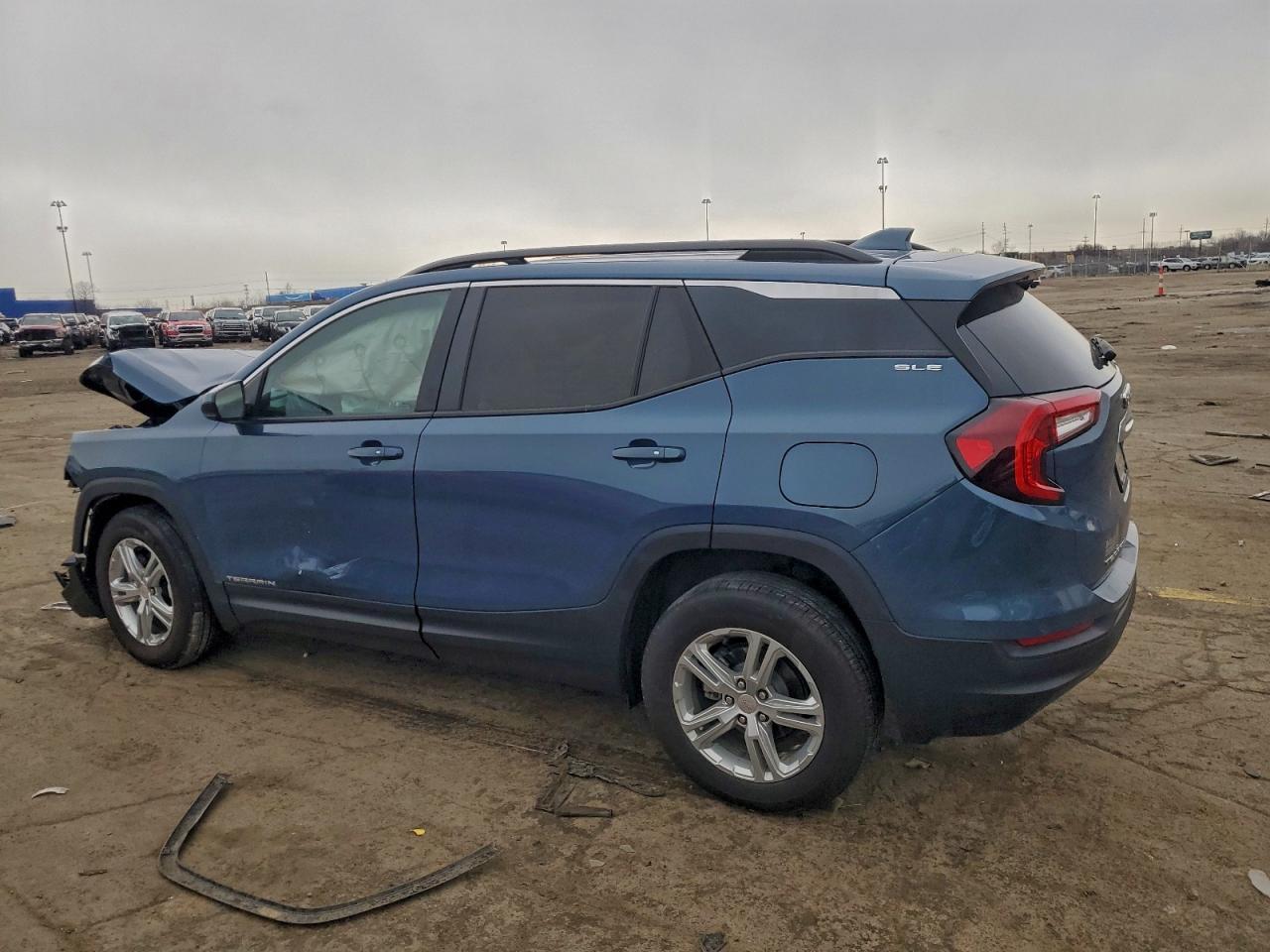 2024 GMC Terrain Sle - Image 2