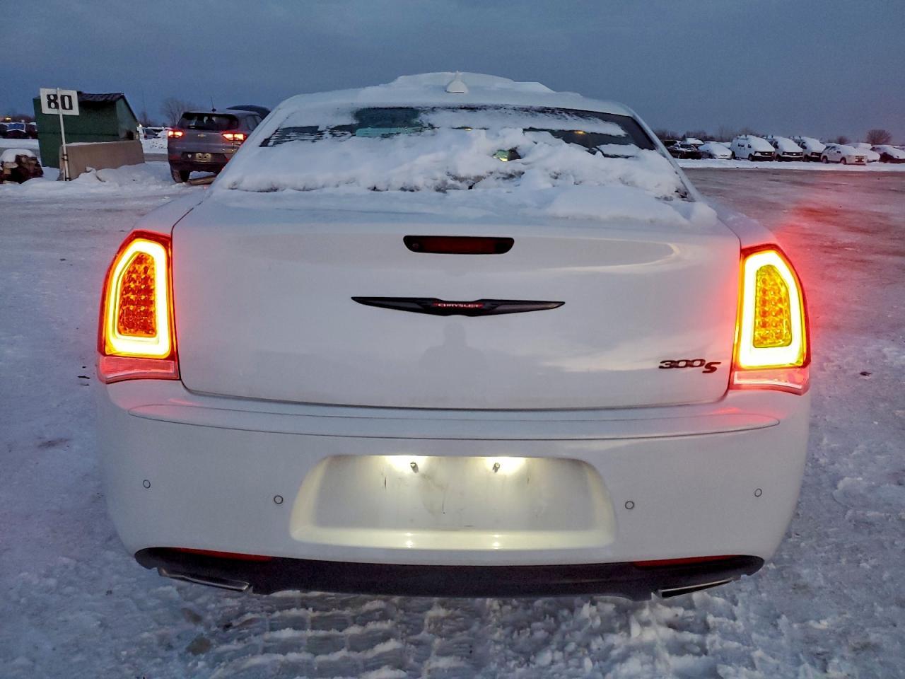 2022 Chrysler 300 Touring L - Image 6