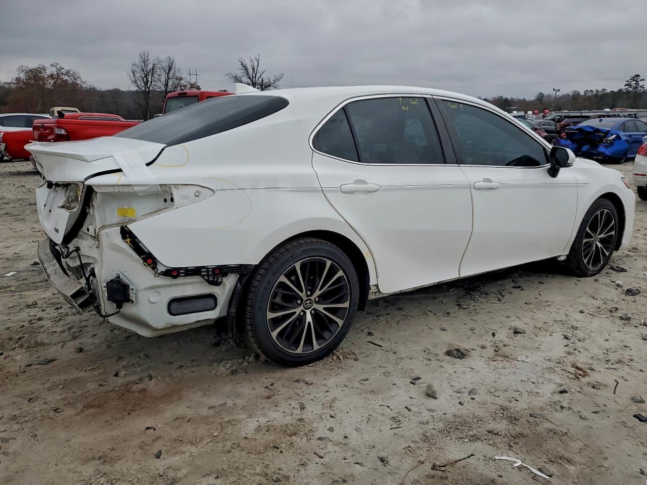 2020 Toyota Camry Se - Image 3