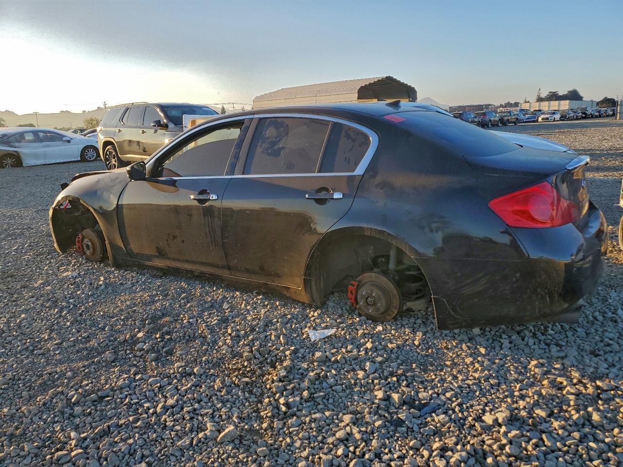 2010 Infiniti G37 Base - Фото 2
