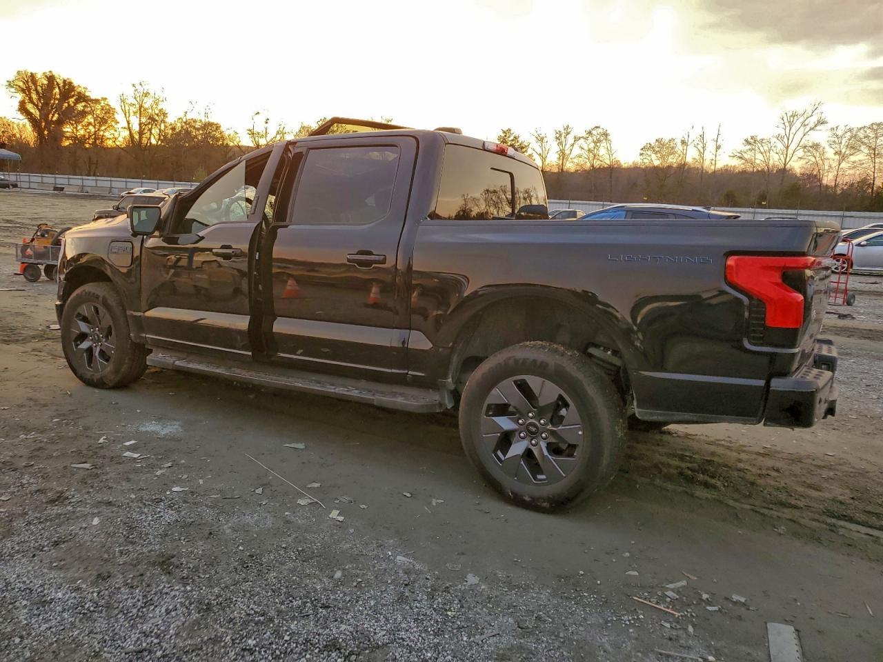 2024 Ford F150 Lightning Lariat - Image 2