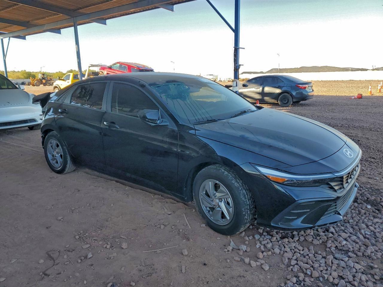 2025 Hyundai Elantra Se - Фото 4