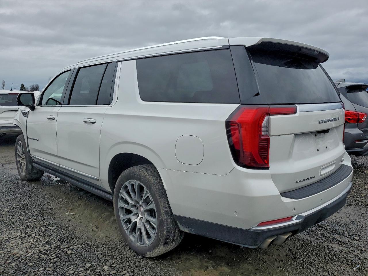 2025 GMC Yukon Xl Denali - Фото 2