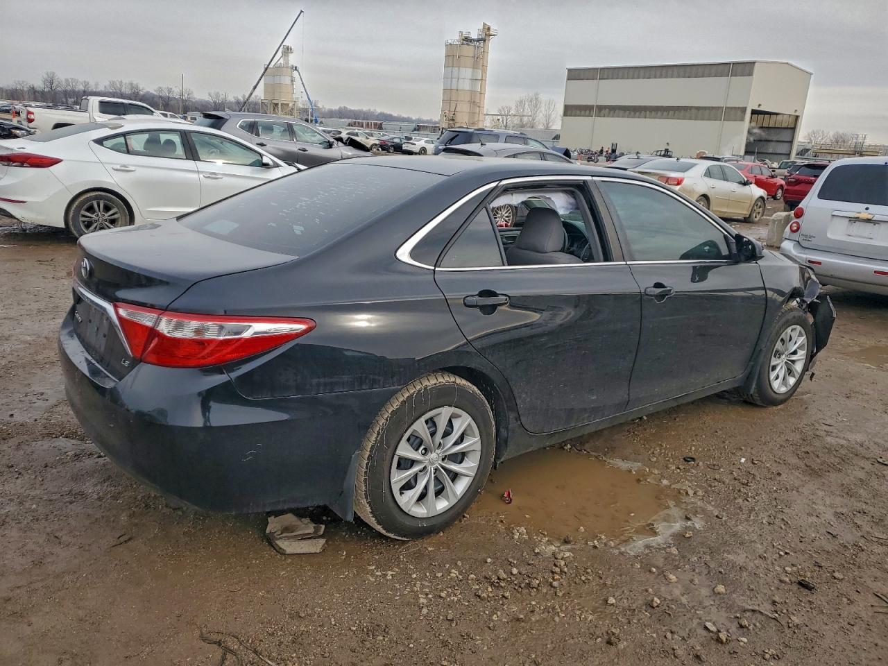 2017 Toyota Camry Le - Image 3