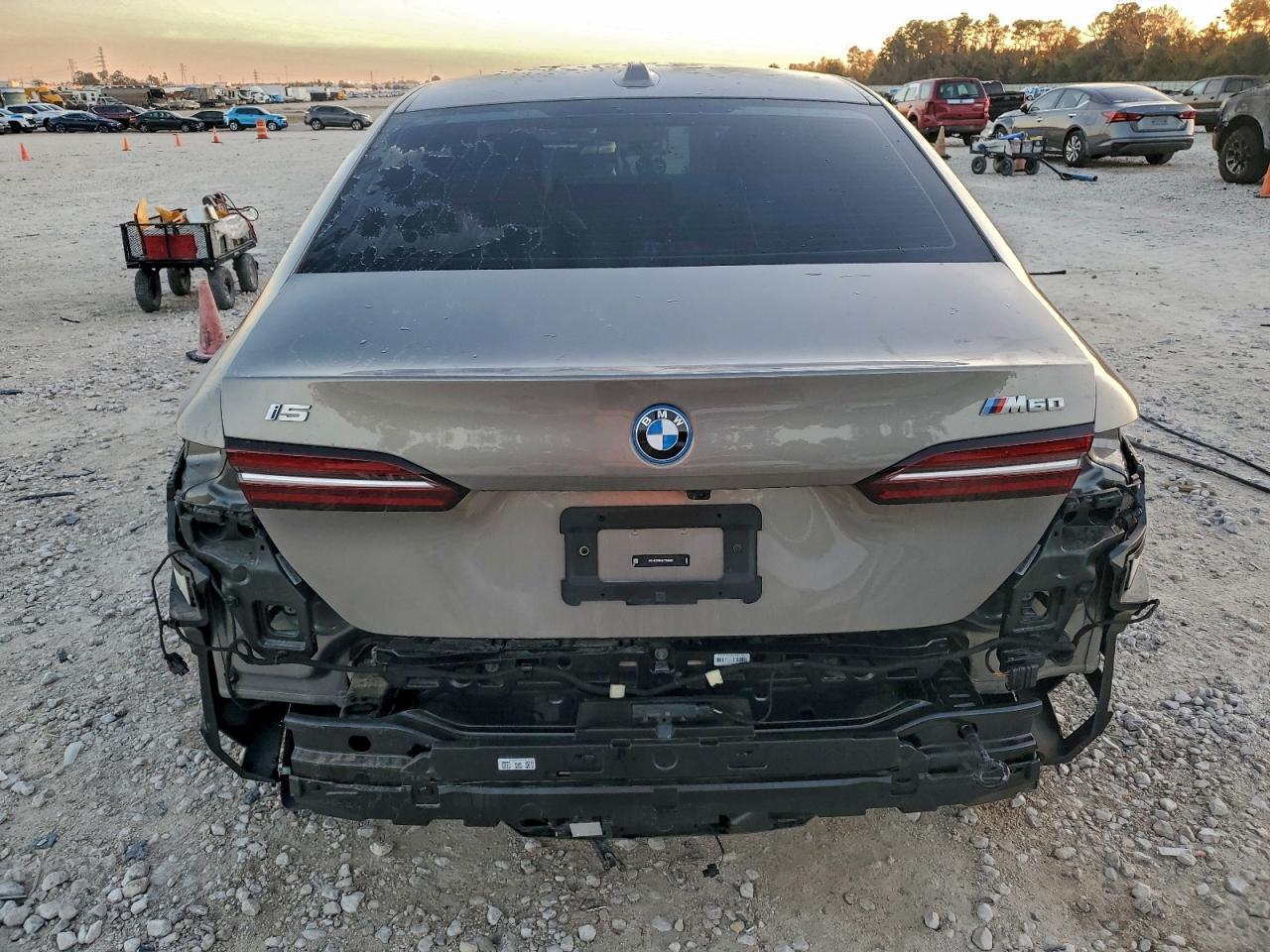 2025 BMW I5 M60 - Фото 6