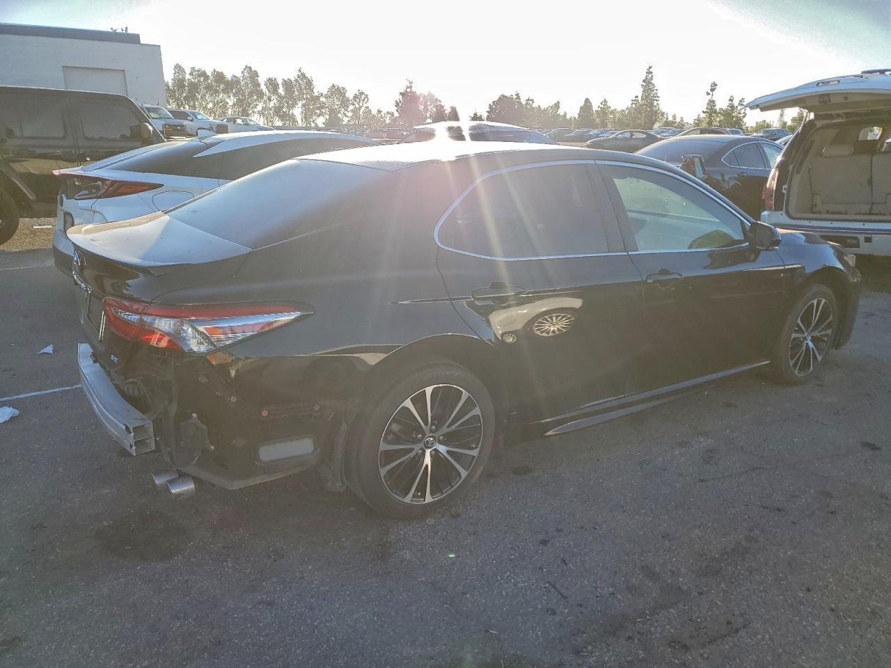 2018 Toyota Camry L - Фото 3