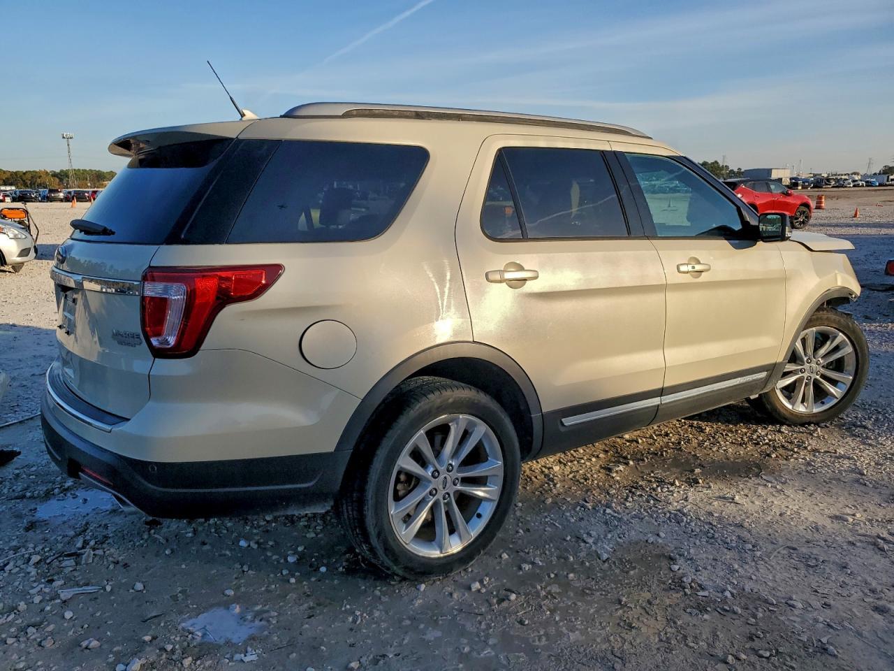 2018 Ford Explorer Xlt - Image 3