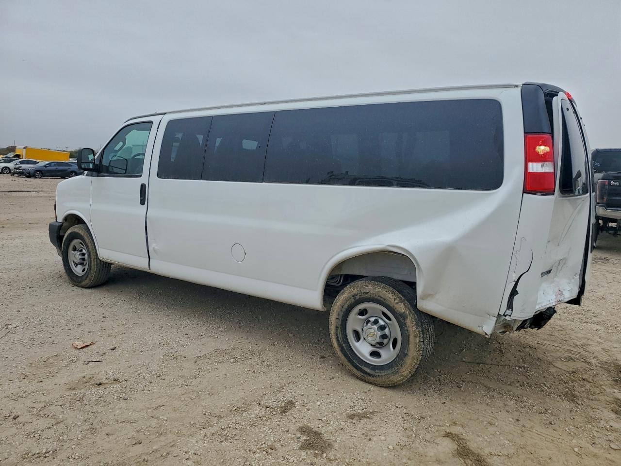 2025 Chevrolet Express G3500 Ls Passenger Rwd 3500 Extended Wheelbase - Фото 2
