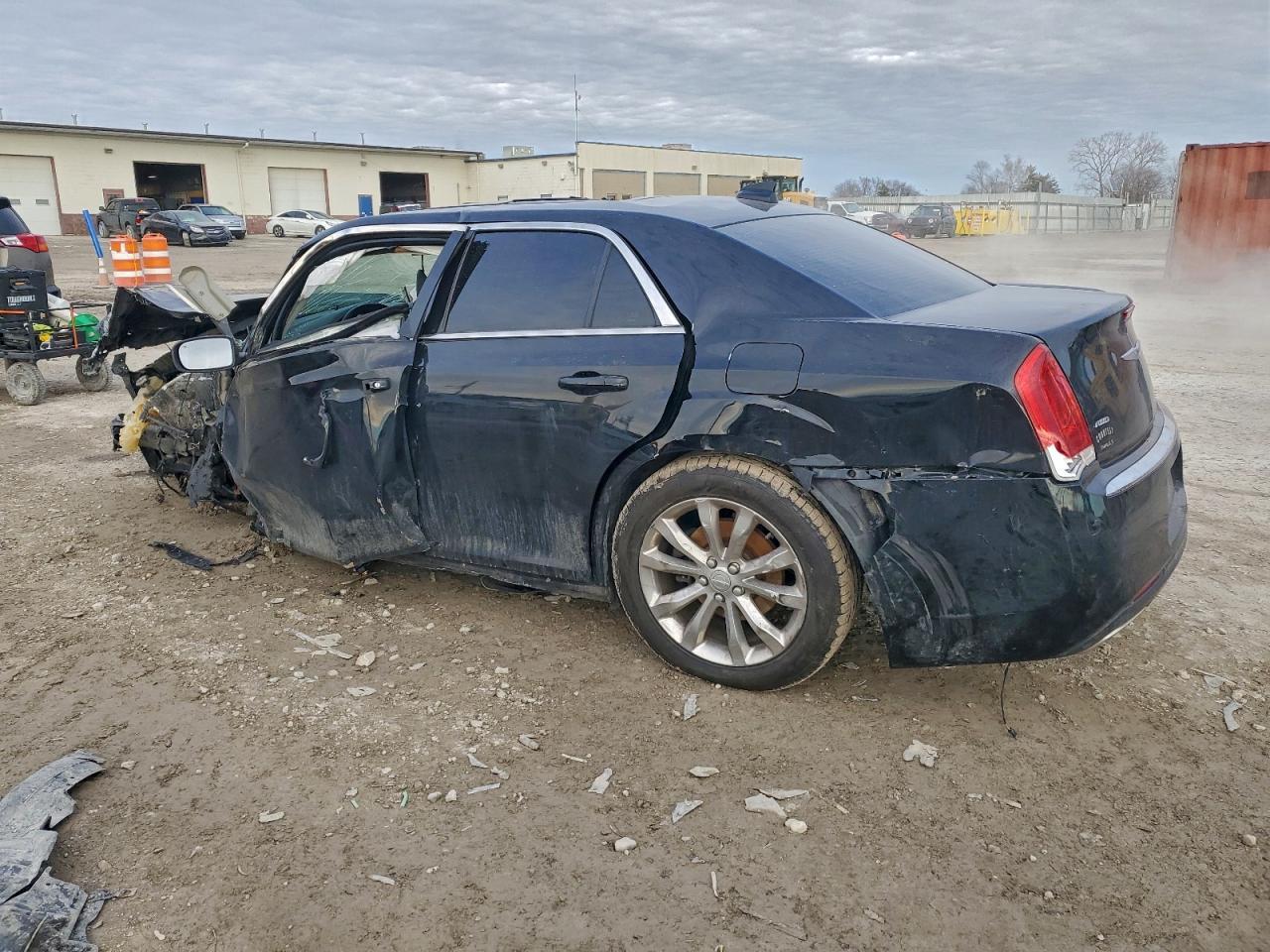 2019 Chrysler 300 Touring - Фото 2