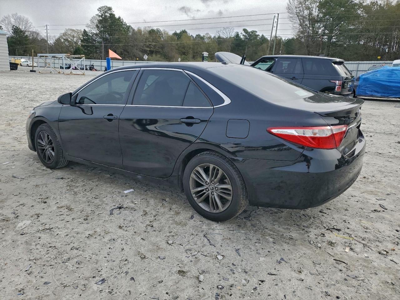 2016 Toyota Camry Le - Фото 2