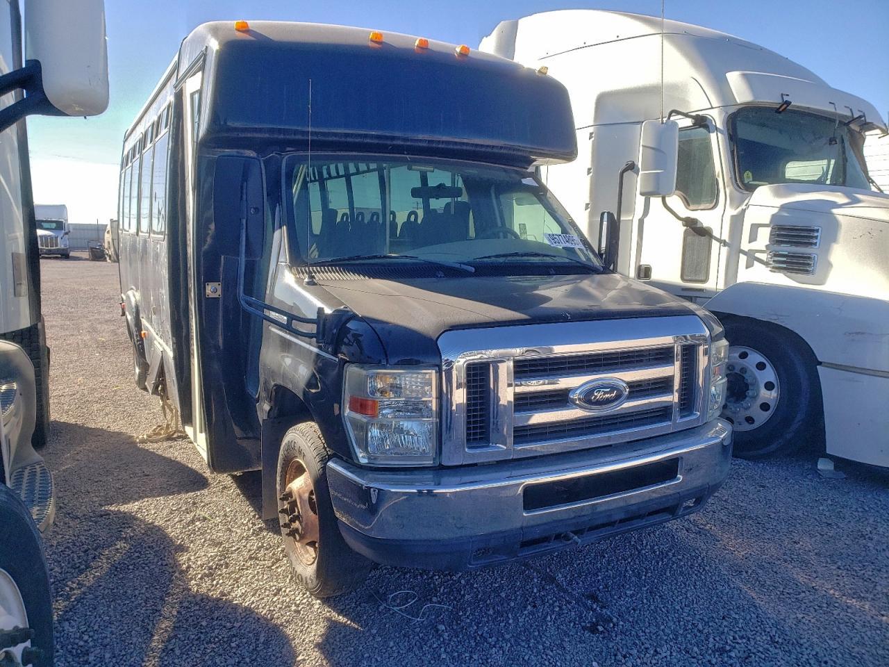 2008 Ford Econoline E450 Super Duty Cutaway Van