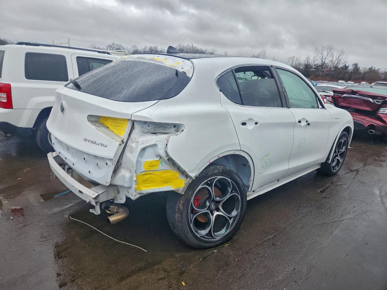2023 Alfa Romeo Stelvio Ti - Фото 3