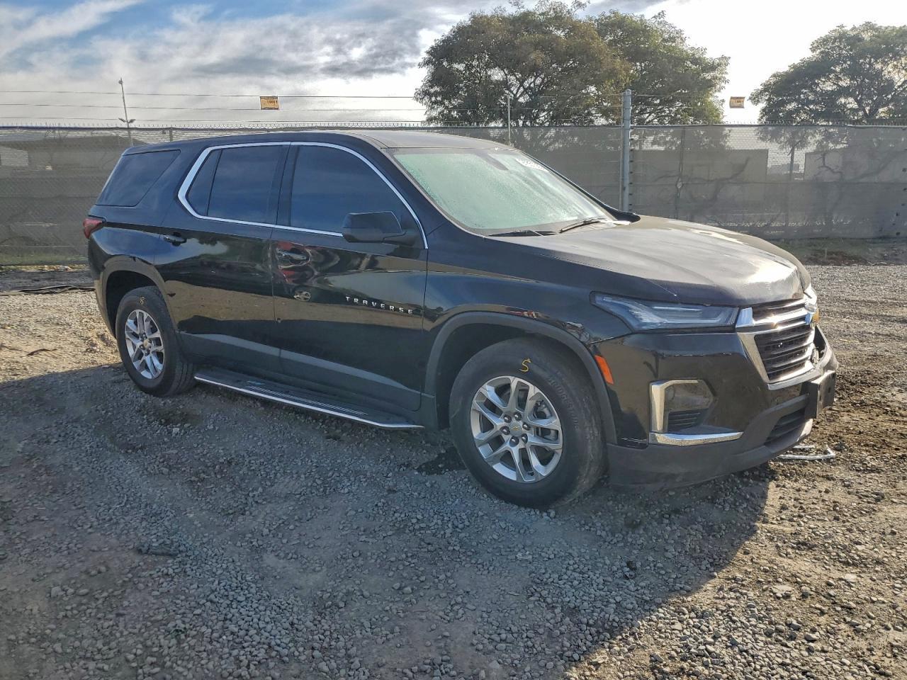 2022 Chevrolet Traverse Ls - Image 4