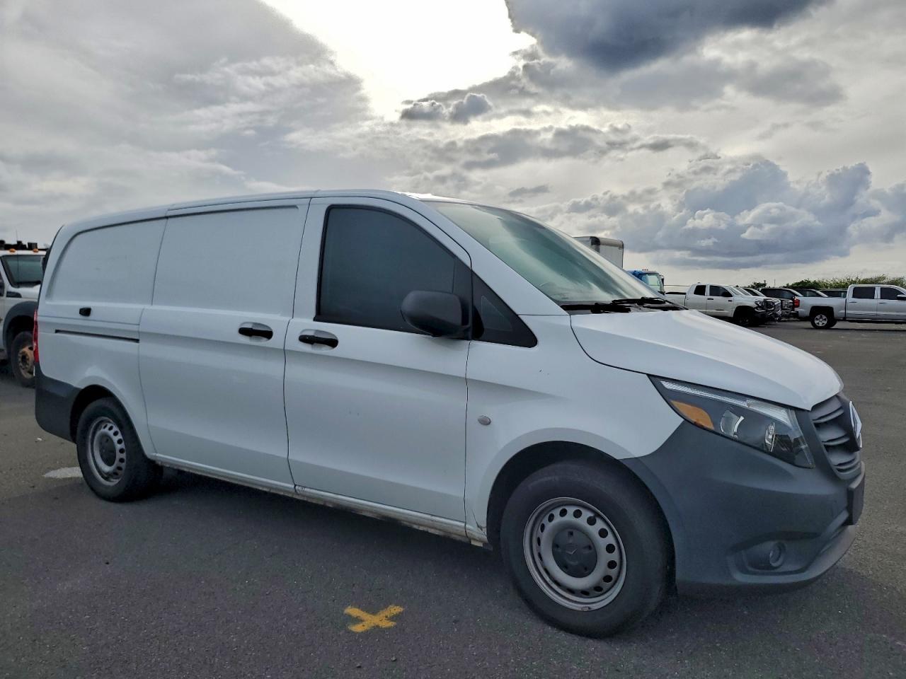 2023 Mercedes Benz Metris Utility / Service Van - Фото 4