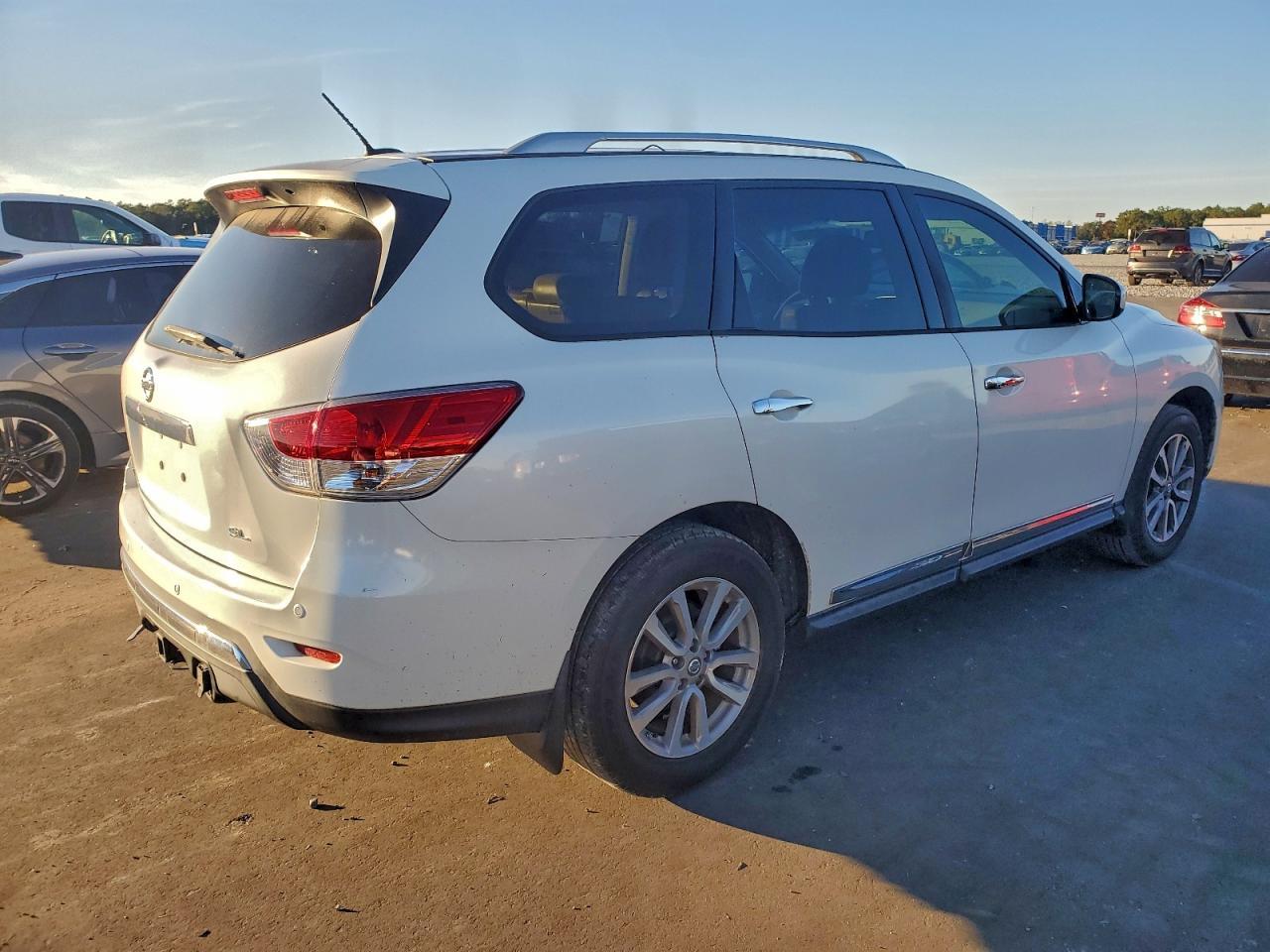 2014 Nissan Pathfinder S - Фото 3