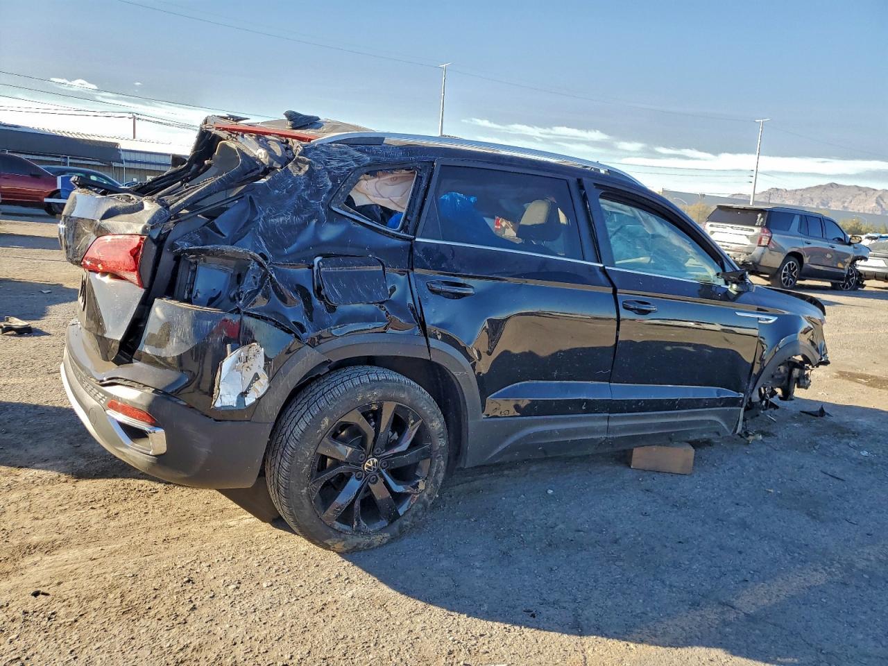 2024 Volkswagen Taos Se - Image 3