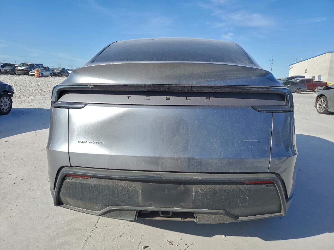 2026 Tesla Model Y - Фото 6