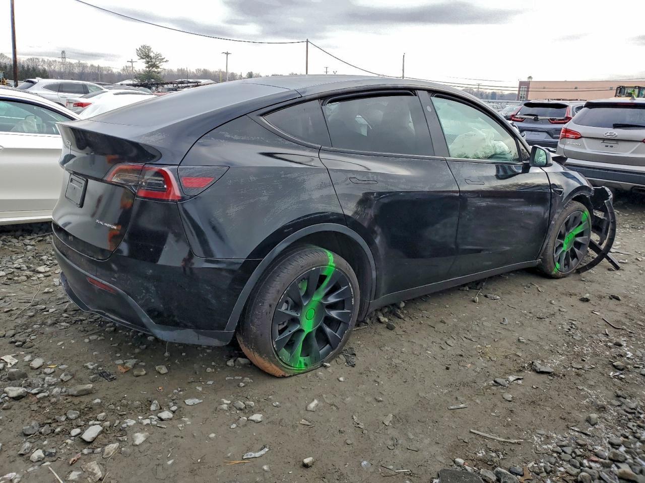 2024 Tesla Model Y - Фото 3