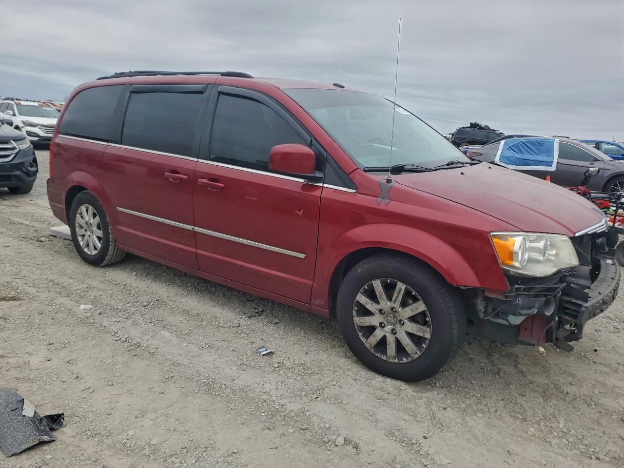 2010 Chrysler Town & Country Touring Plus - Фото 4